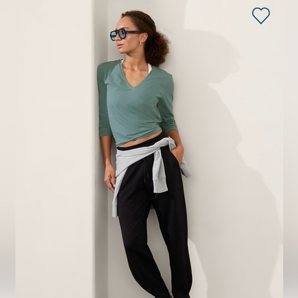 Athleta essential v neck top